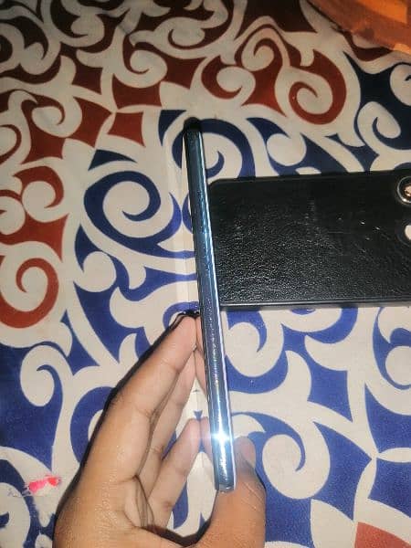 Vivo S1 4/128 (screen problem) (not a single scratch on front and back 2