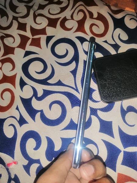 Vivo S1 4/128 (screen problem) (not a single scratch on front and back 4
