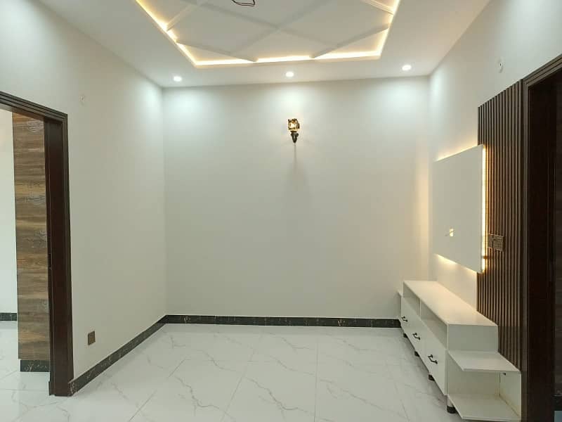 5 MARLA BRAND NEW FULL HOUSE AVAILABLE FOR RENT IN JUBILEE TOWN LAHORE 2