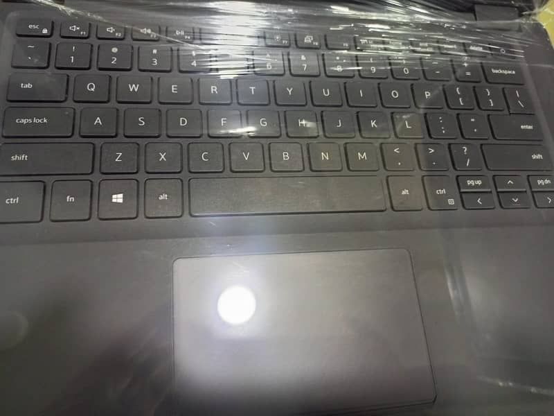 laptopDell 7410  core i. 7 10th gen  16gb  256 5