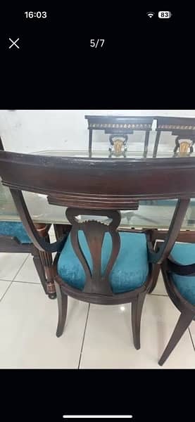 6 seater dining table in very good condition 1