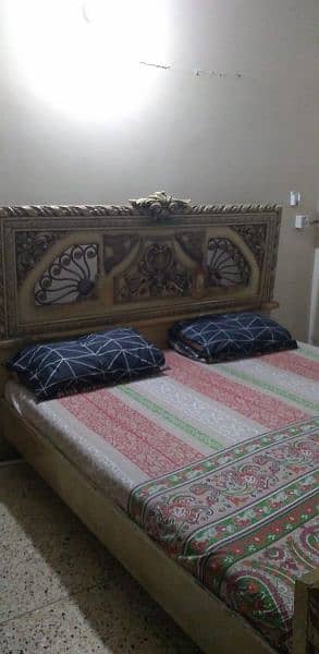 king bed with out matress and 3 door cabord very good condition 2