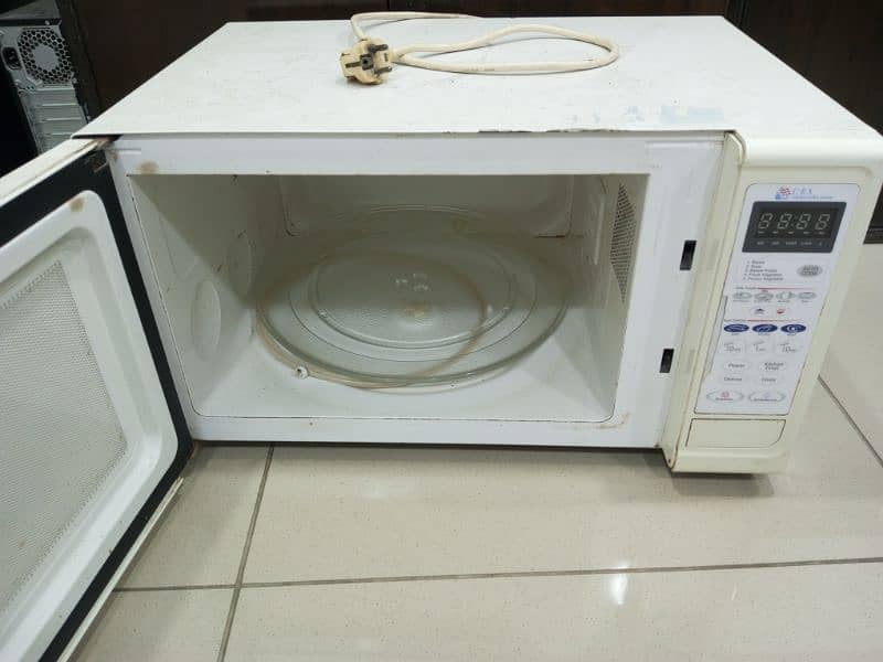 Dawlance 52 liters Microwave Oven 1