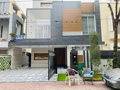 A BEAUTIFUL 10 MARLA HOUSE FOR SALE IN GULBAHAR BLOCK SECT0R C BAHRIA TOWN LAHORE