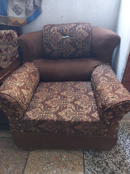 5 seater sofa set nice condition ha itna use ni howa 2