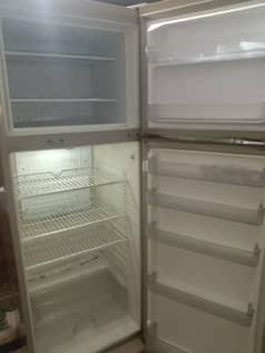 large size fridge in excellent working condition 03004102439