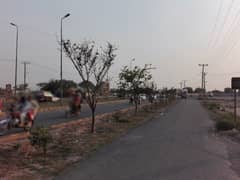 Hot Location 10 Marla Plot For Sale Surrounding Homes 0