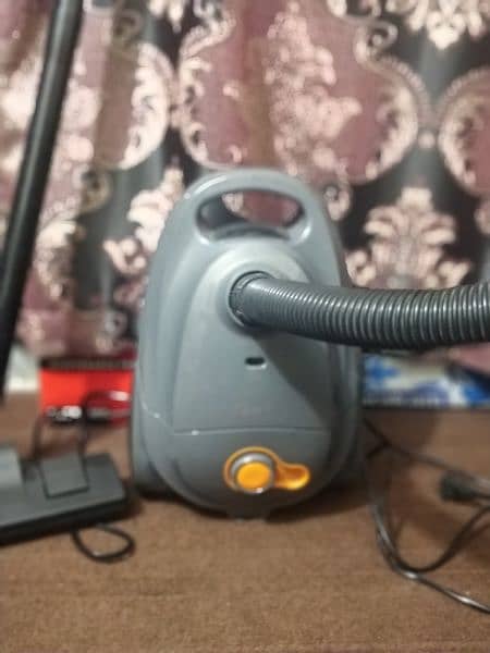 Vaccum only 1 month used contact on WhatsApp  03110522242 1
