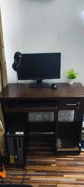 Computer Table Good Condition 1