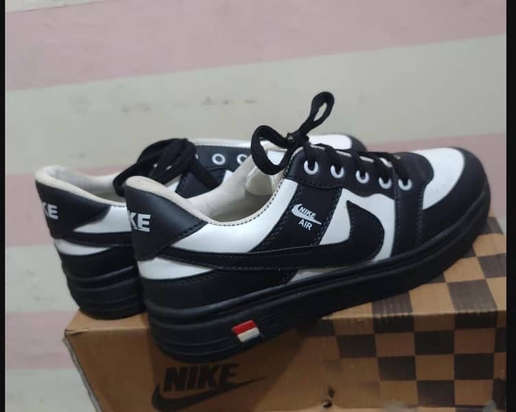 Nike amazing shoes avalible for so cheap price 2