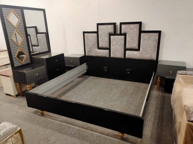 bed with 2 side tables and dresser 1
