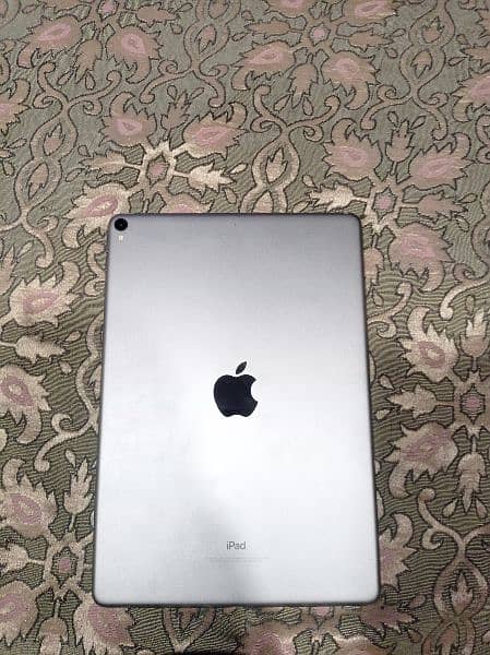 Apple iPad pro 2017 (10.5-inch) Version 17.4 1