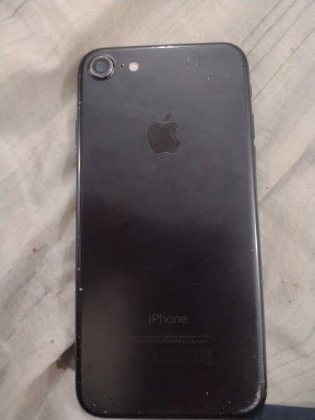 iphone 7 in ok condition 2
