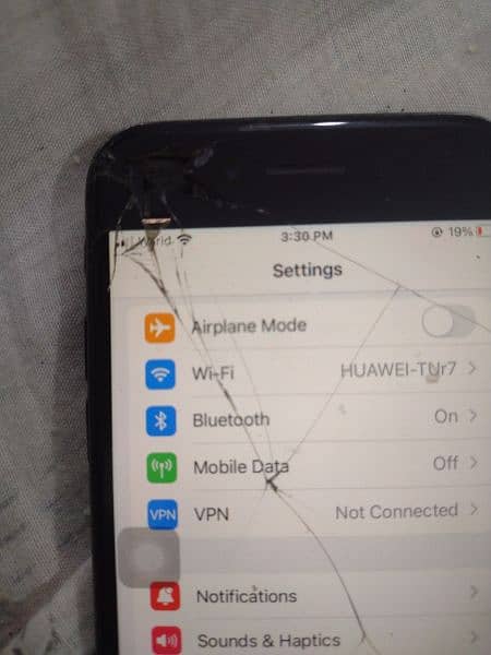 iphone 7 in ok condition 4