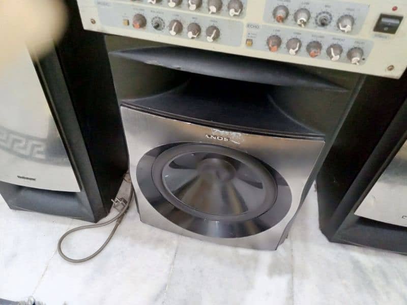 just like brand new amplifier with woofers speakers 5