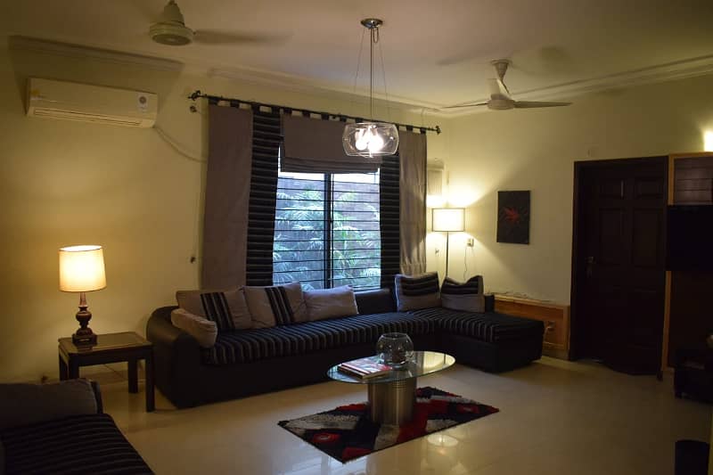 One Kanal Upper Portion For Rent in Model Town like a Brand New having good location 12