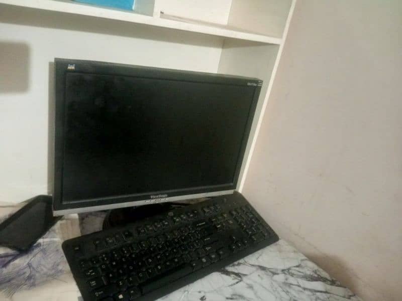 Gaming PC Core I5 , LCD View Sonic , Mouse , Keyboard. 2