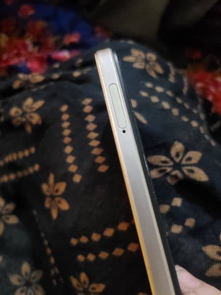 oppo A 17 with charger id card ki copy mil jya ge 4
