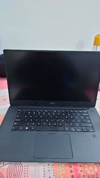 Dell XPS 15 9560 1