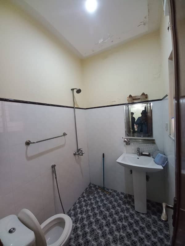 5 Marla Beautiful Used House For Sale in BB Block Bahria Town Lahore 3