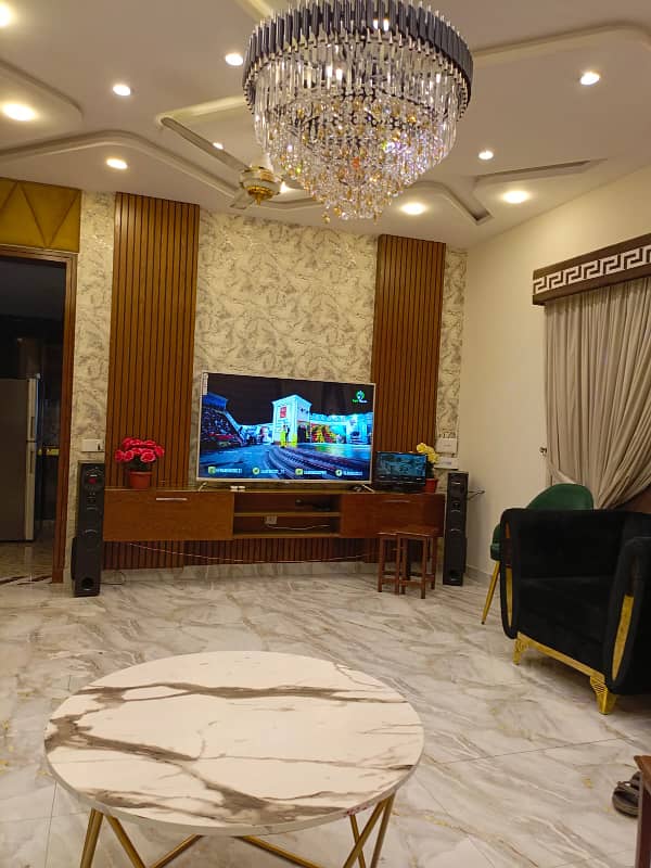 10 Marla Fully Furnished House Available For Rent On Weekly & Monthly Basis In Janiper Block Sector C Bahria Town Lahore 2