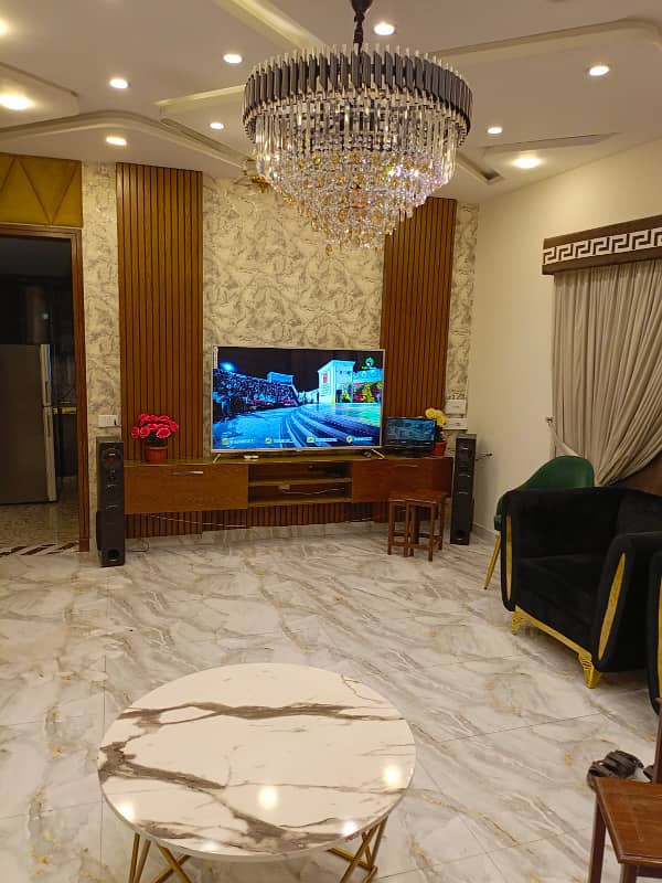 10 Marla Fully Furnished House Available For Rent On Weekly & Monthly Basis In Janiper Block Sector C Bahria Town Lahore 4