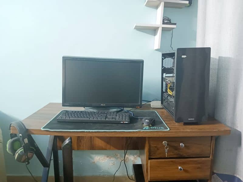 Selling PC with All Accessories 8