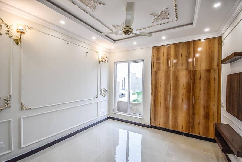 GOOD LOCATION AND "LUXURY HOUSE" FOR SALE IN PARAGON CITY . 9