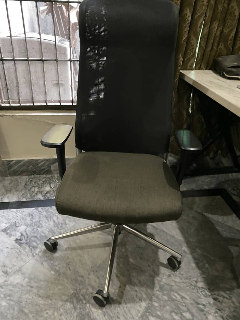 Executive Office Chair - In Good Condition! 1