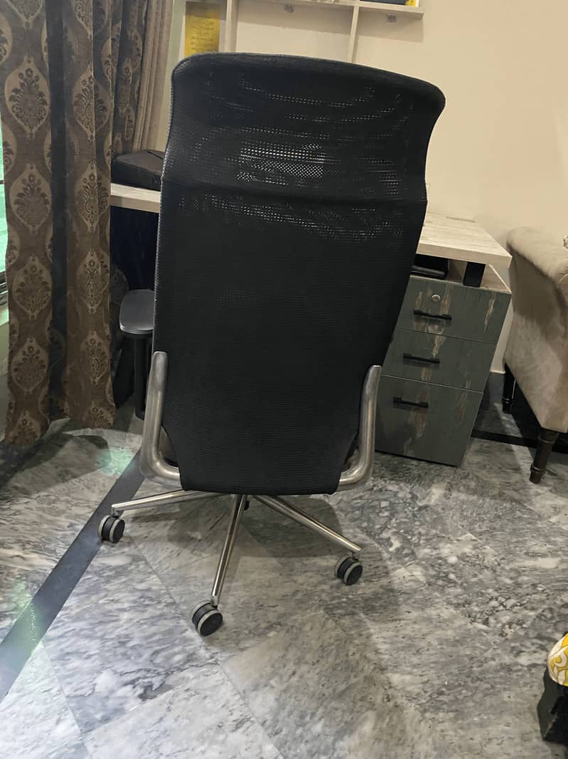 Executive Office Chair - In Good Condition! 2