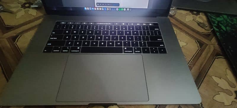MacBook pro i7 15-inch 2018 1