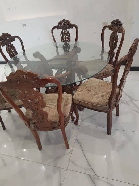 round dining table 6 seater 0