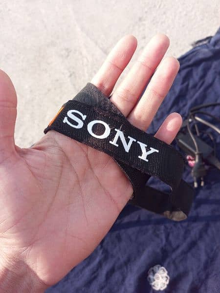 Selling My Sony 6400 with kit lense and 16mm 1.4 eony Emount 100% ok 7
