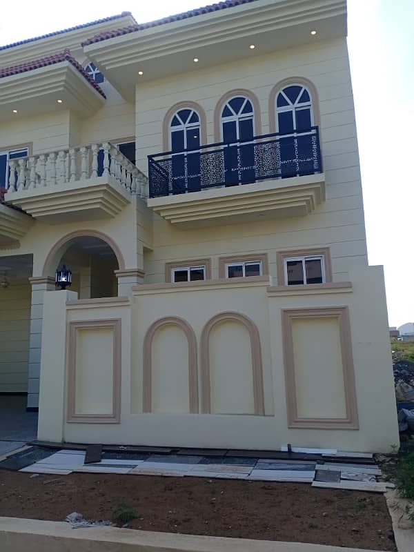 Multi gardens B17 Multigarden 10 Marla House is available for sale on very reasonable price 5