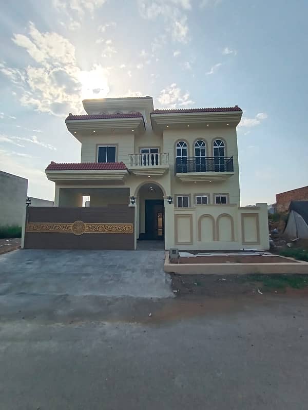 Multi gardens B17 Multigarden 10 Marla House is available for sale on very reasonable price 9