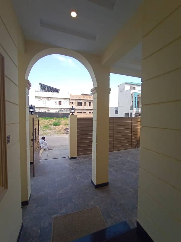 Multi gardens B17 Multigarden 10 Marla House is available for sale on very reasonable price 14