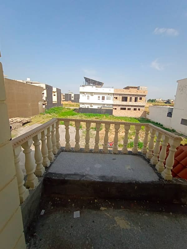 Multi gardens B17 Multigarden 10 Marla House is available for sale on very reasonable price 41