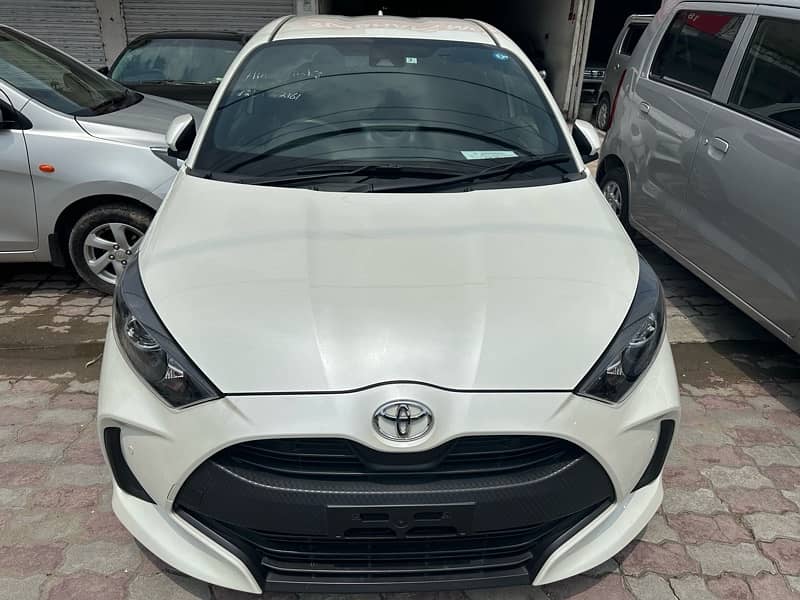 Yaris imported  pearl white  with auction sheet 1