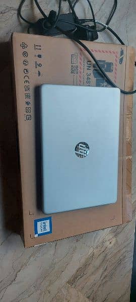 box hp important laptop home used it's just like new 9