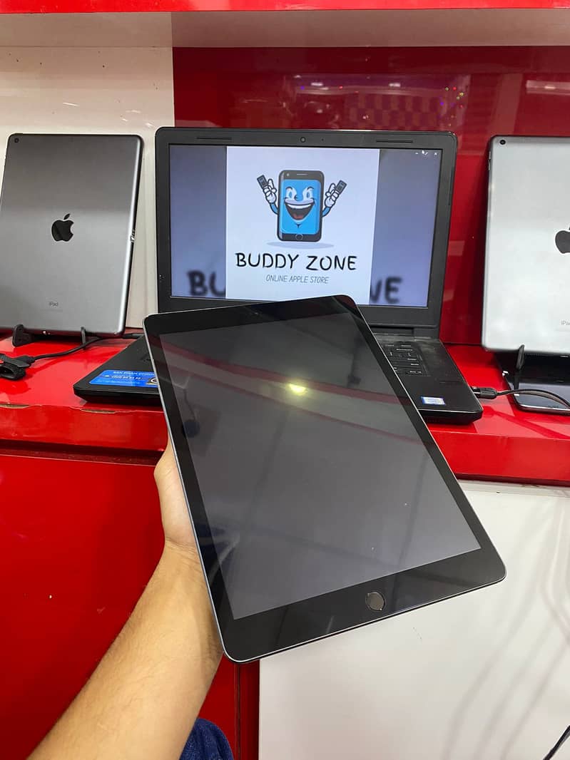 Ipad 7th and 8th generation 32gb with free gift 10
