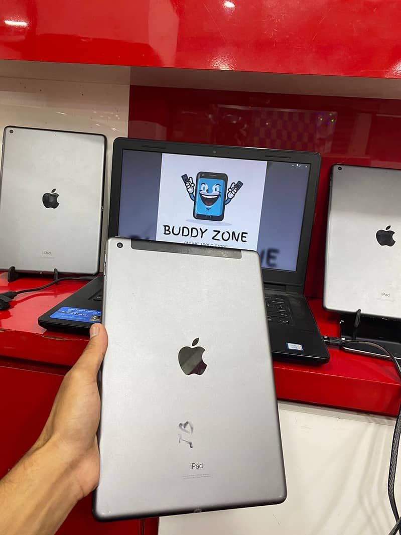 Ipad 7th and 8th generation 32gb with free gift 15