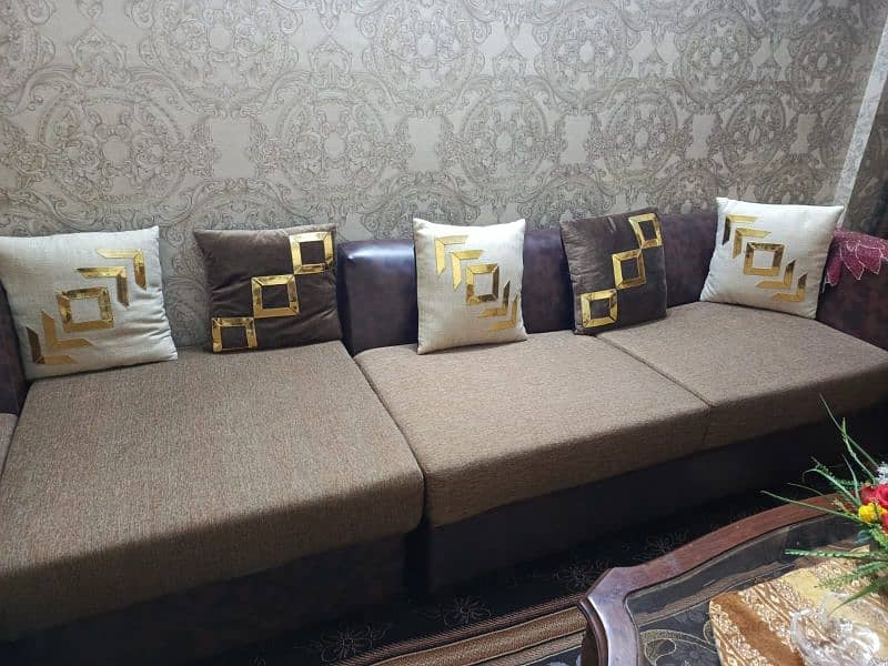 set with cushions 0