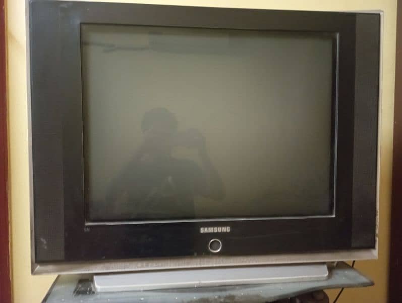 Samsung tv with glass trolley 1