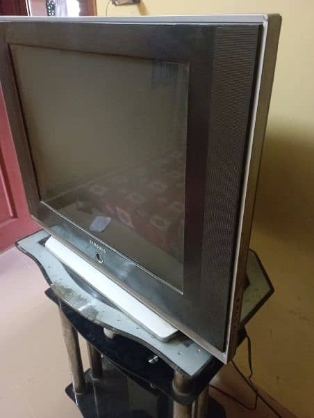 Samsung tv with glass trolley 3