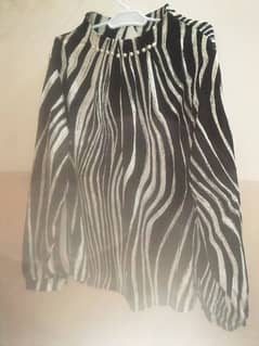 black and white top for women