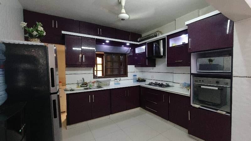 Corner 2500 Square Feet Upper Portion For Grabs In Amil Colony 0