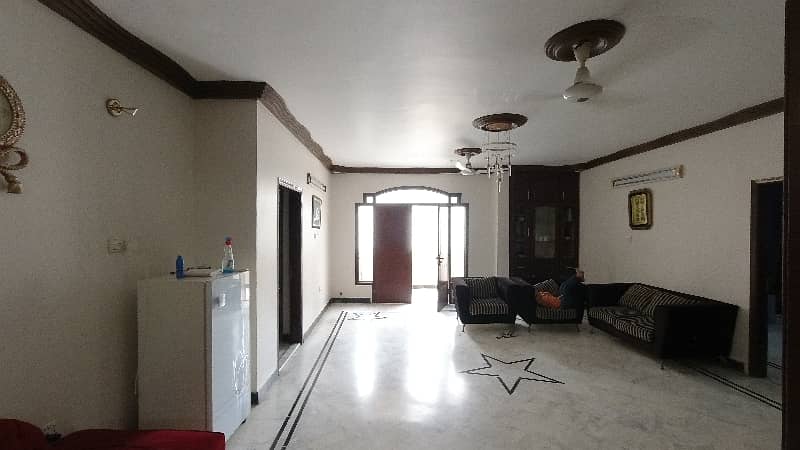 Corner 2500 Square Feet Upper Portion For Grabs In Amil Colony 2