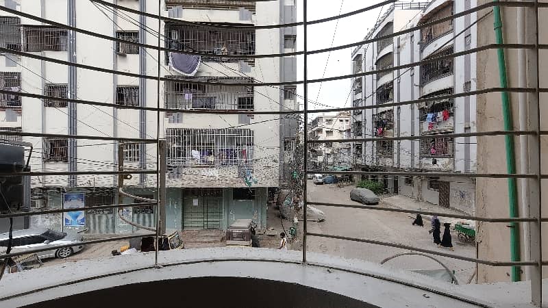 Corner 2500 Square Feet Upper Portion For Grabs In Amil Colony 9