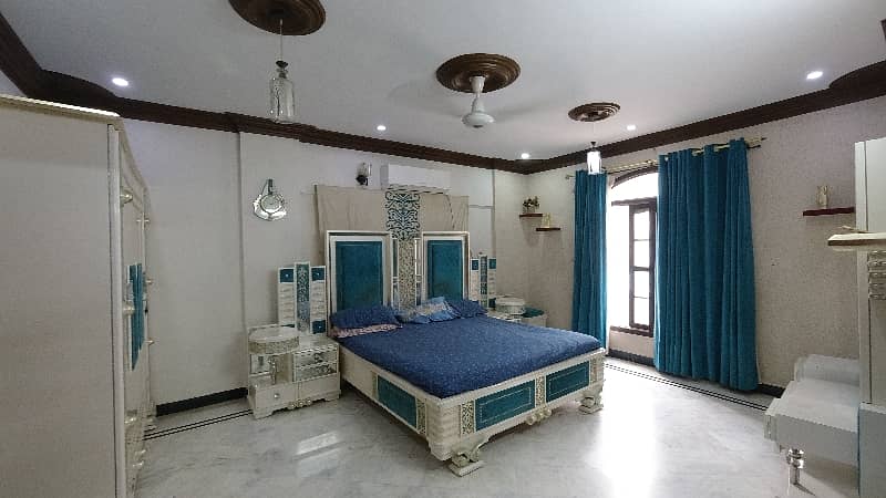 Corner 2500 Square Feet Upper Portion For Grabs In Amil Colony 17