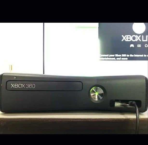 xbox 360 500gb 10/8.5 condition with 4 games dvds 4